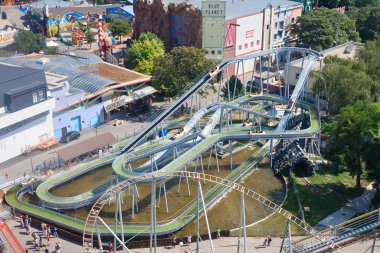 prater Eğlence parkına bir dönme dolap ile görüntüleyin. Viyana. bir