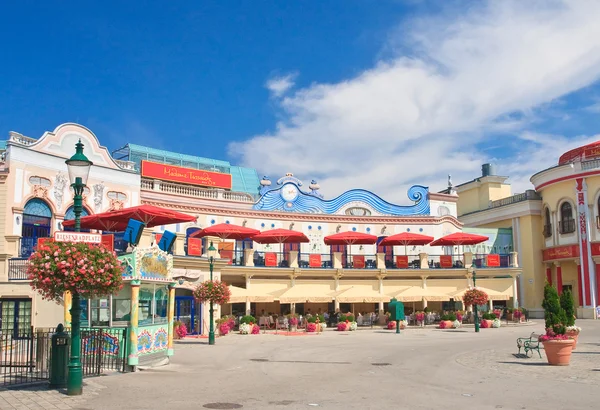 Район Riesenradplatz в парке развлечений Prater. Вена. Остри — стоковое фото