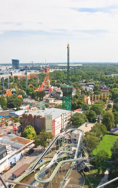 Vista do parque de diversões Prater com uma roda gigante. Viena. A — Fotografia de Stock