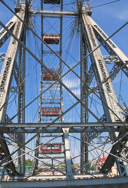 Ferris wheel in the Prater amusement park. Vienna. Austria — Stock Photo, Image