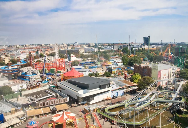 एक घाट पहिया के साथ Prater मनोरंजन पार्क का दृश्य। वियना ए। — स्टॉक फ़ोटो, इमेज