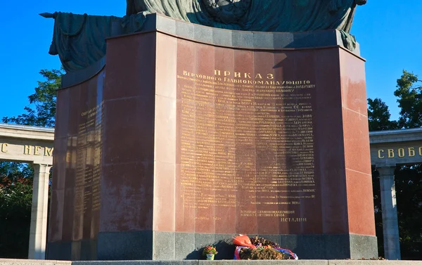 Detail of the monument to Soviet soldiers who died during the li — Stock Photo, Image