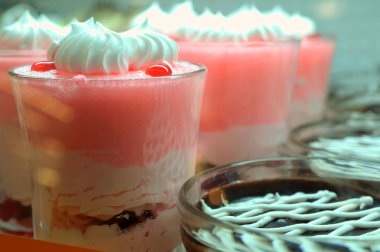 Bardakta dondurma var.