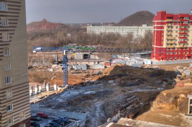 Vinçler ve bina inşaat