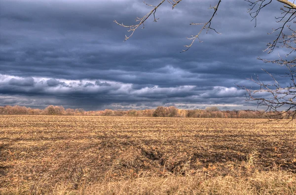 Regnmoln, solstrålar, skymning, stormig himmel — Stockfoto
