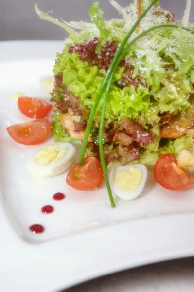 Salada quente de verduras e carne — Fotografia de Stock