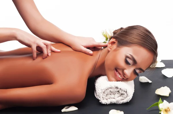 Feminino durante o procedimento luxuoso de massagem — Fotografia de Stock