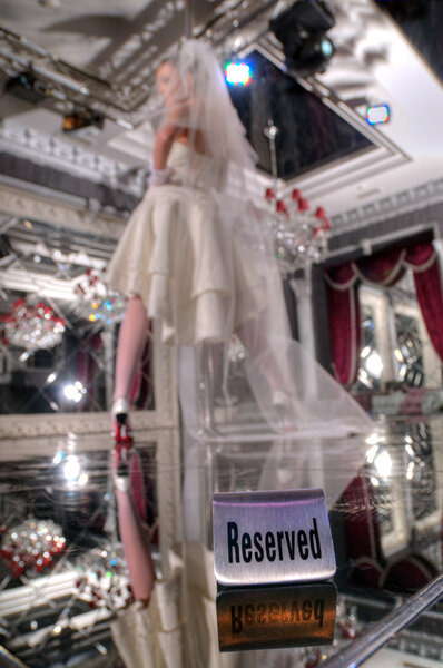 Забронировать столик в стрип-клубе
