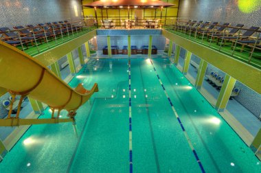 Yüzme havuzunda aqua Merkezi