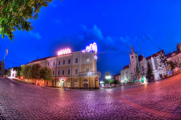 Vue du soir de la mairie Mukachevo — Photo