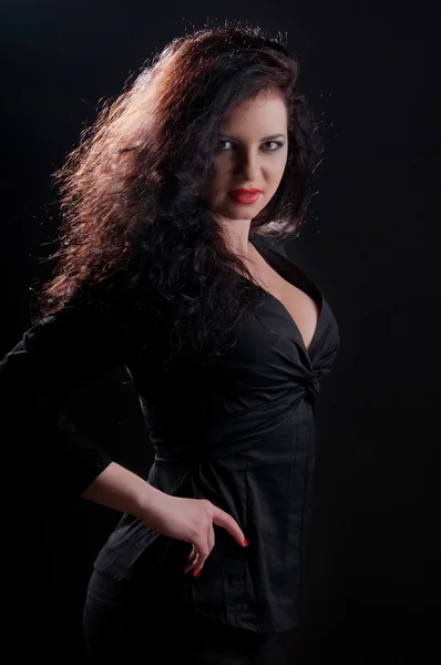 Désiré femme brune posant en corset de cuir — Photo