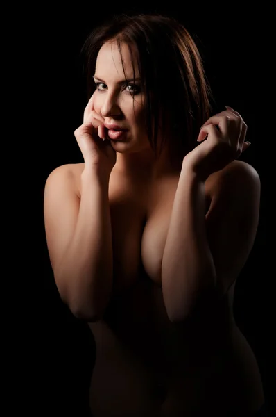 セクシーな魅力若いブルネットの少女 - ヌード体 — ストック写真