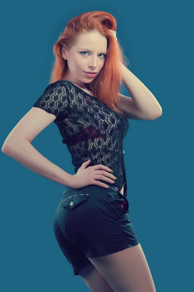 Kvinna med rött hår — Stockfoto
