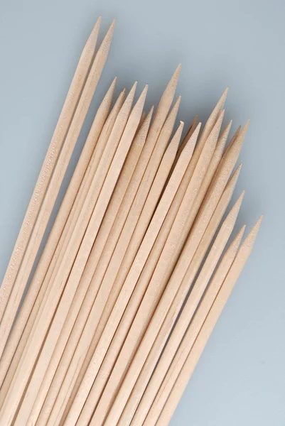 Vários espetos de bambu de madeira que colocam — Fotografia de Stock