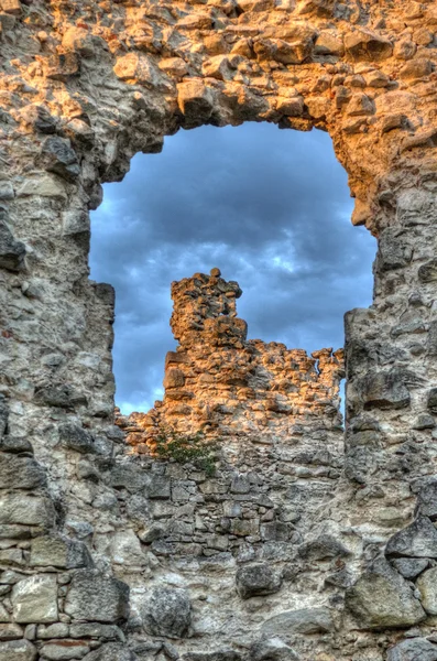 Köy seredne Ukrayna eski kale Harabeleri — Stok fotoğraf