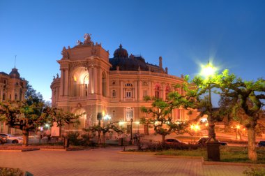 Odessa'da bina eski opera Tiyatrosu Ukrayna gece
