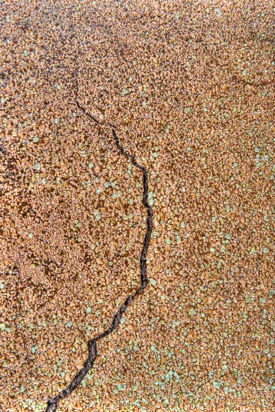 Rusty metal con textura marrón en el agua — Foto de Stock