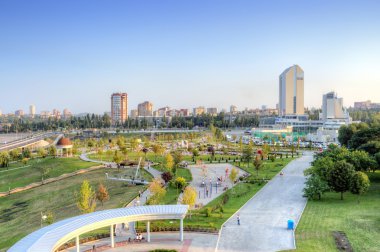 Bulutlu kentsel peyzaj