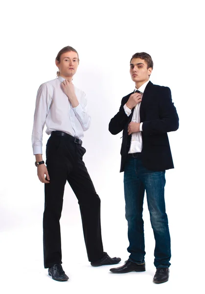 Beyaz zemin üzerinde iki genç adam — Stok fotoğraf