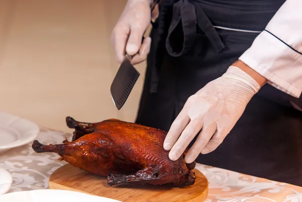 Cooking roast duck in restaurant — Stock Photo, Image