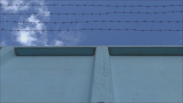 鉄条網でフェンス — ストック動画