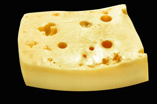 Kousek sýra na černém pozadí — Stock fotografie