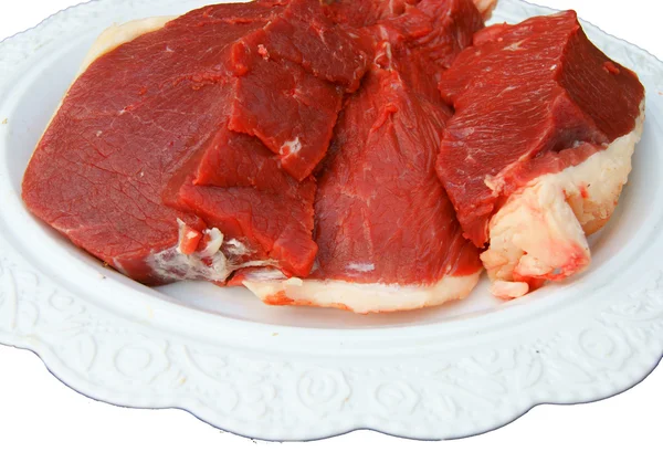 Carne fresca húmeda en el plato — Foto de Stock