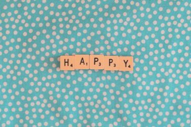 küpleri ile antika arka plan üzerindeki harfler