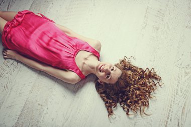 gülümsemek güzel bir kadın portresi