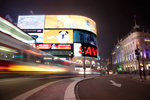 Piccadilly Circus à Londres . — Photo