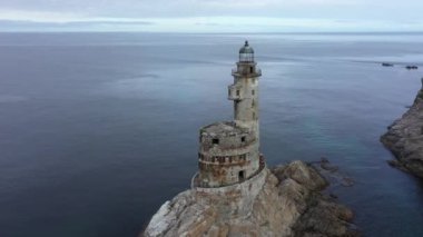 Terk Edilmiş Deniz feneri Aniva, Sakhalin Adası, Rusya. Hava Görünümü.