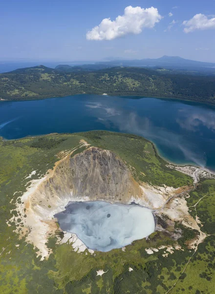 Stora Och Små Sjöar Inne Caldera Golovnin Vulkanen Kunashir Island — Stockfoto