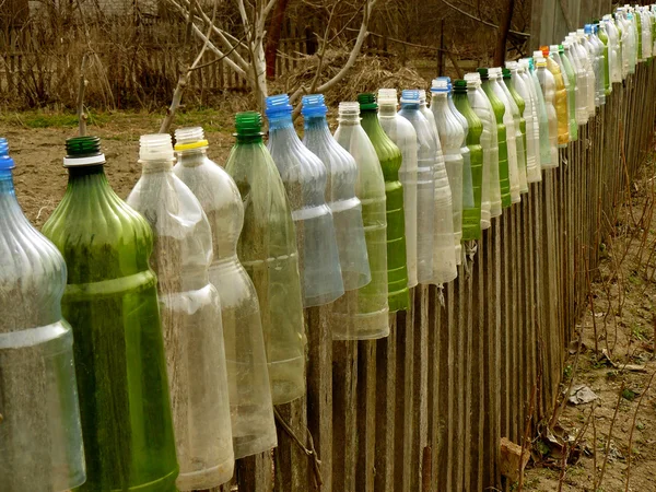 Garden fence with plastic bottles — Stock Photo, Image