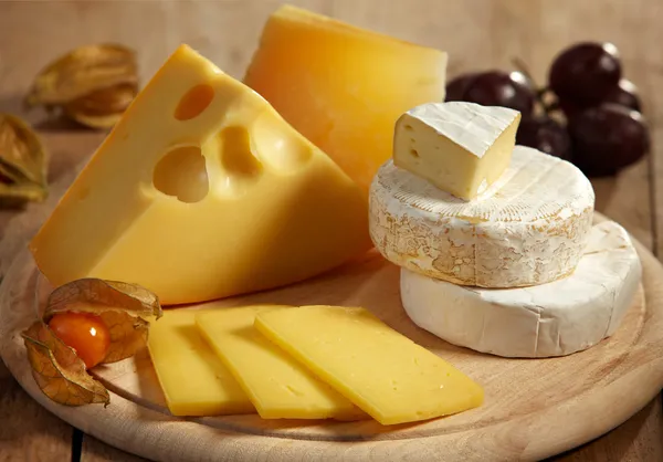Käse und Früchte — Stockfoto