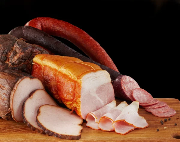 Räucherfleisch und Wurstsalami — Stockfoto