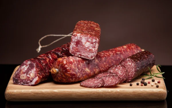 Várias salsichas de salame — Fotografia de Stock