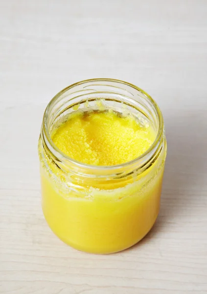 Słoik stopionego masła — Zdjęcie stockowe