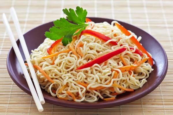 Chinese noodles with vegetables — Stock Photo, Image