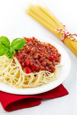Spagetti bolognese yeşil fesleğen yaprağı beyaz pl Tarih bölümü