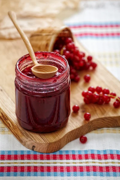 Jar of redcurrant berry jam — Stock Photo, Image