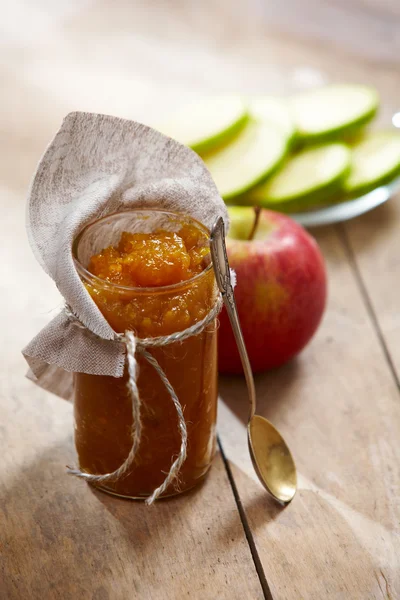 Vaso di marmellata di mele — Foto Stock