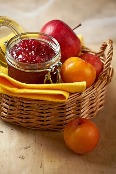 Apple and plum jam — Stock Photo, Image