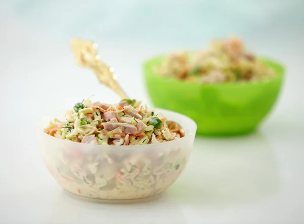 Duas taças de salada fresca — Fotografia de Stock