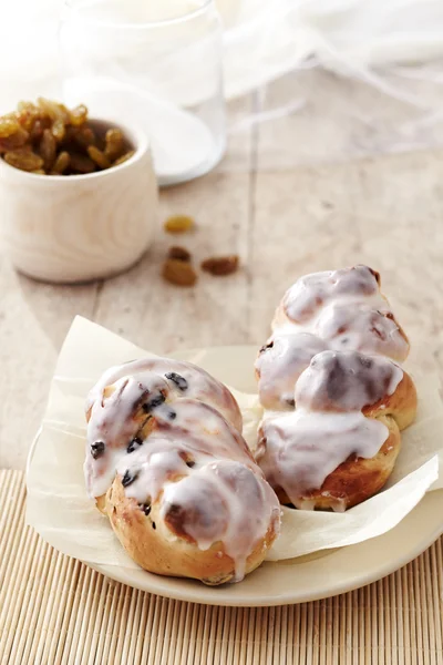 Sweet bread buns with raisins — Stock Photo, Image