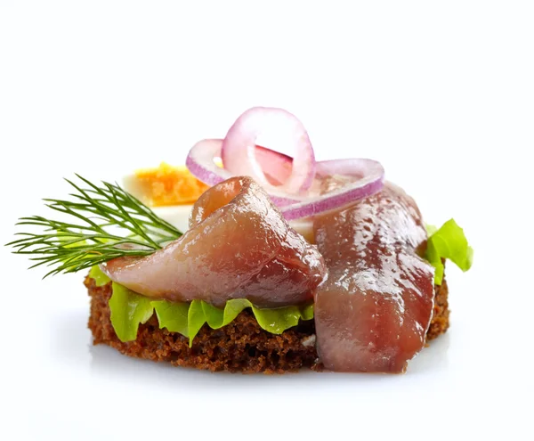 Brunt bröd sandwich med ansjovis — Stockfoto