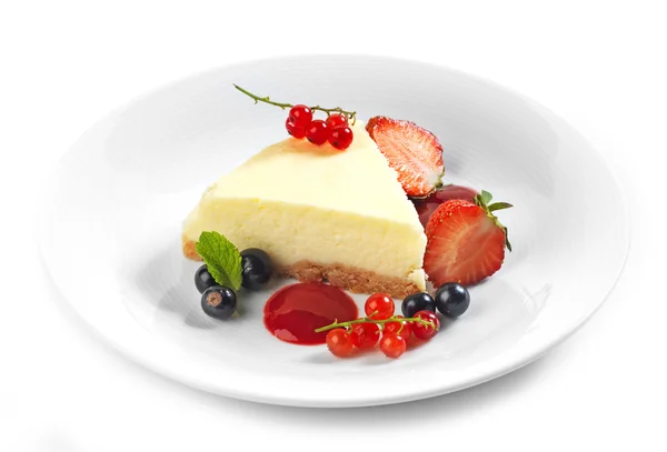 Cheesecake op witte plaat — Stockfoto