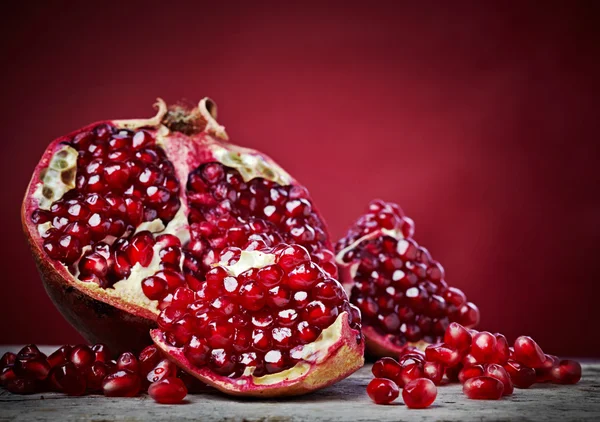 Pieces of pomegranate fruit — Stock Photo, Image