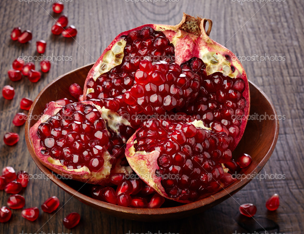 https://st.depositphotos.com/1000504/3755/i/950/depositphotos_37551675-stock-photo-pieces-of-pomegranate-fruit.jpg
