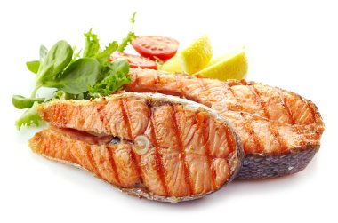 taze ızgara somon steak dilimleri
