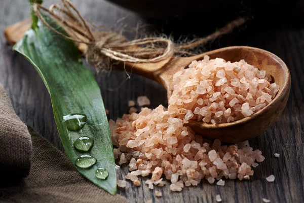 Spa. Sea salt — Stock Photo, Image